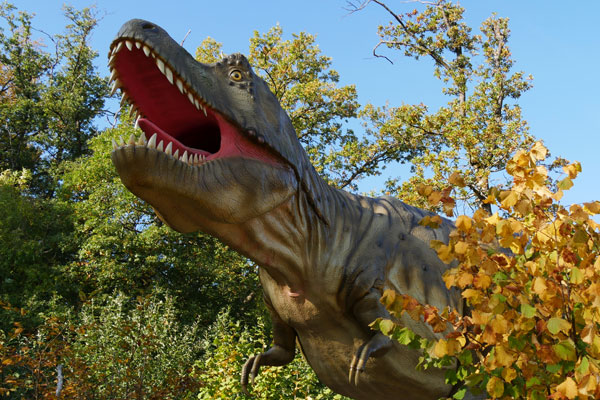 Bedrohlicher T-Rex im Dinosaurierpark Teufelsschlucht